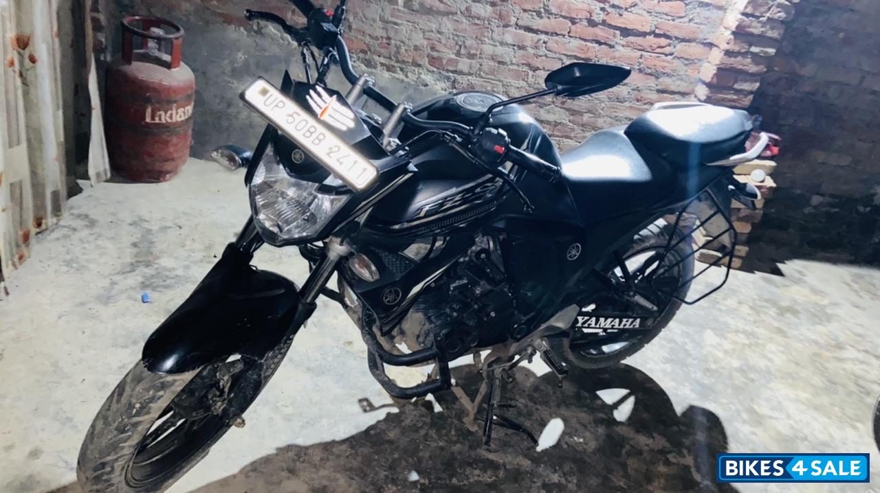 Black Yamaha FZ-S FI V2