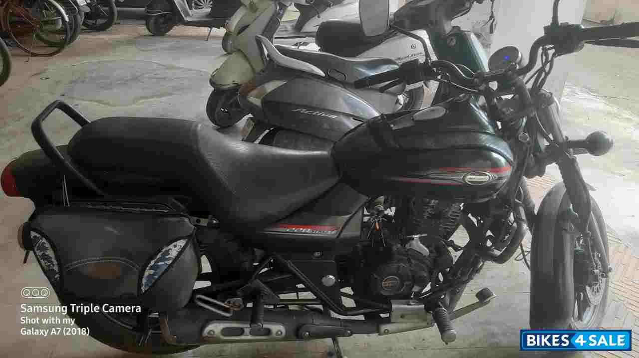 Black Bajaj Avenger Street 220