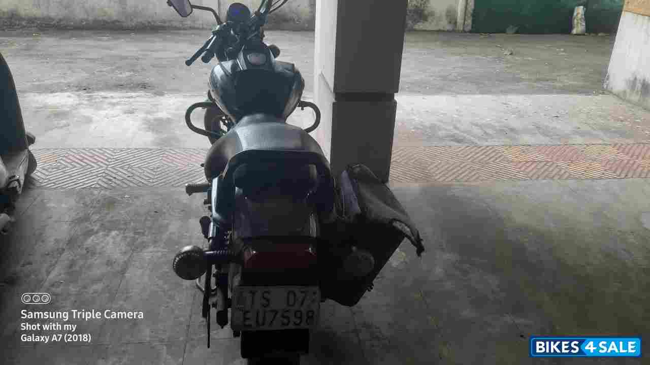 Black Bajaj Avenger Street 220