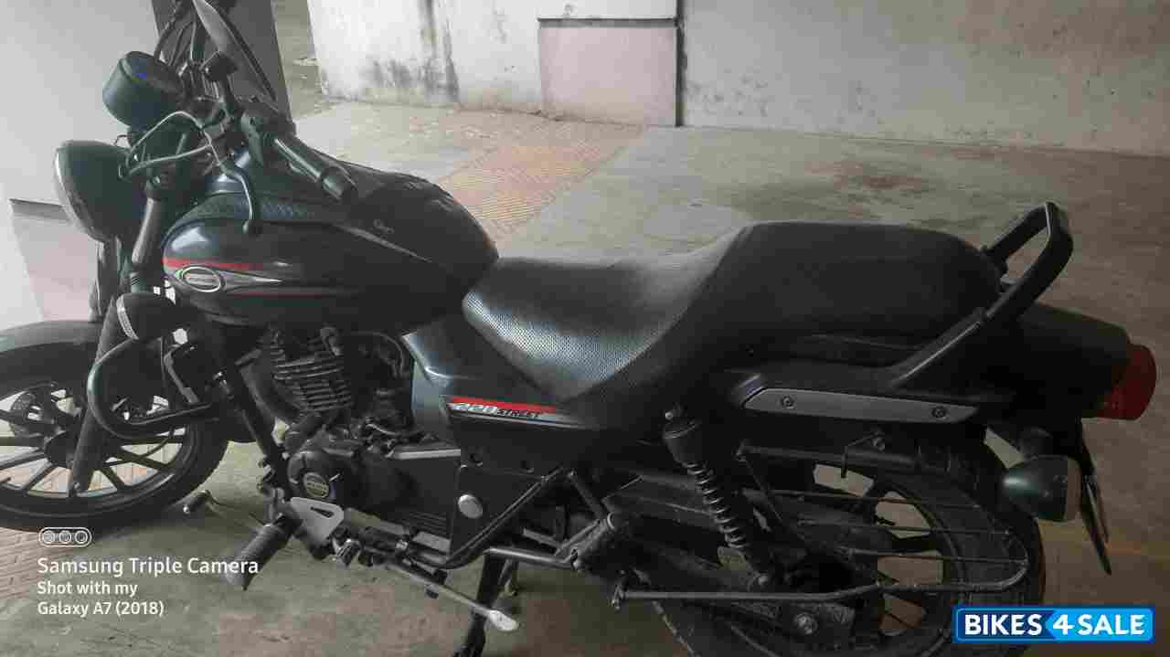 Black Bajaj Avenger Street 220