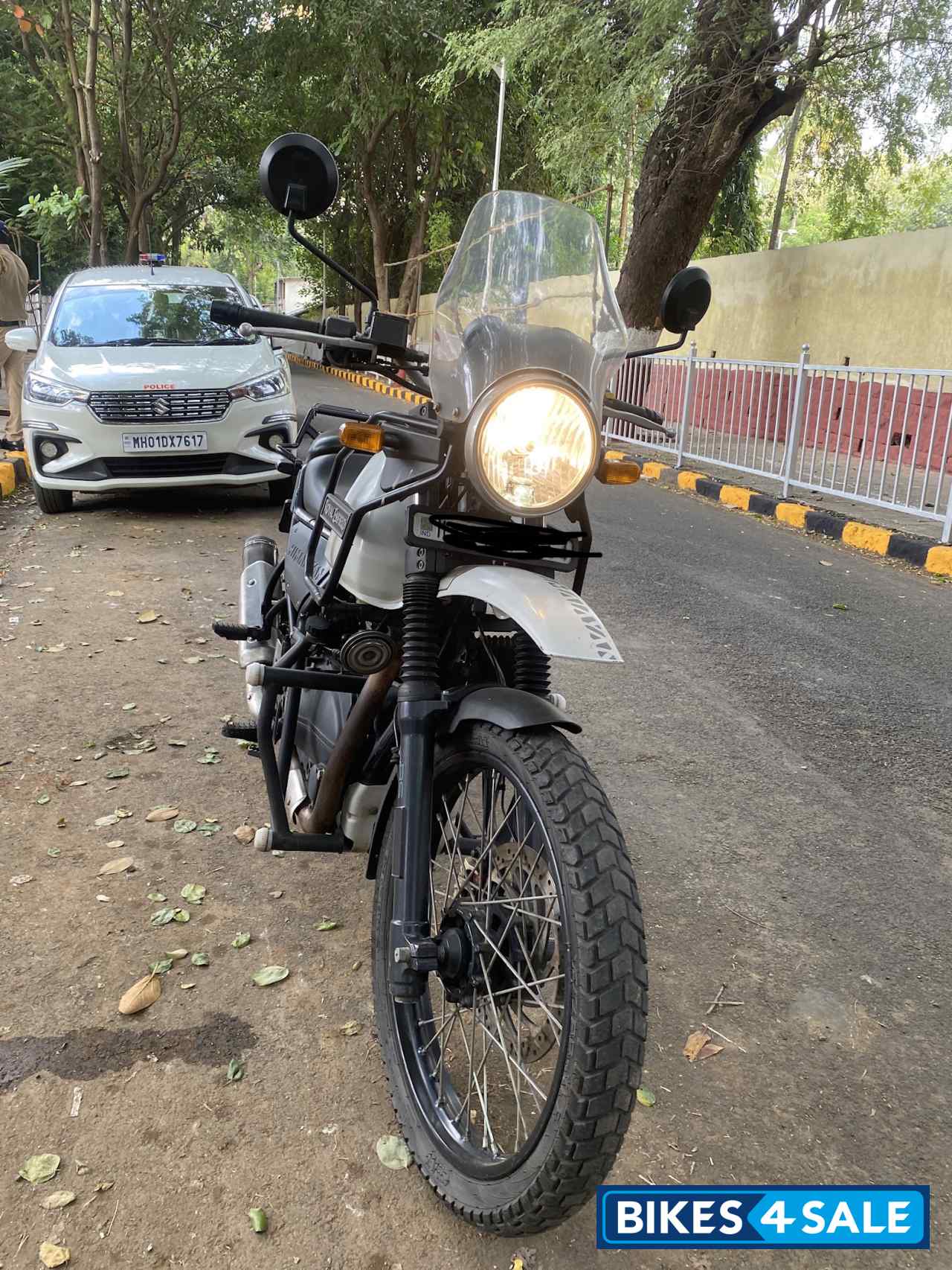 Snow White Royal Enfield Himalayan Himalayan BS IV Snow White Royal Enfield Himalayan Himalayan BS IV