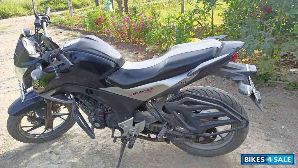 Blue Black Honda CB Hornet 160R