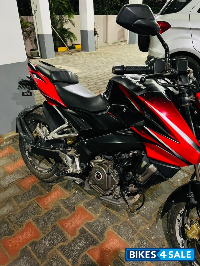 Black Bajaj Pulsar 200 NS