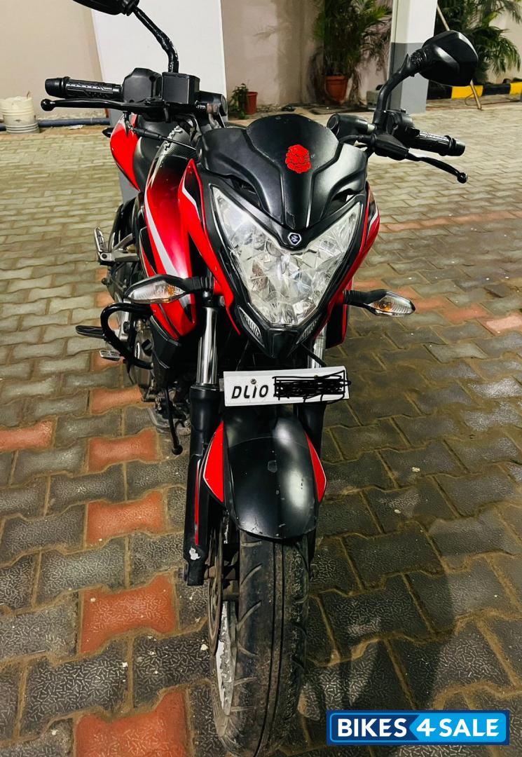 Black Bajaj Pulsar 200 NS