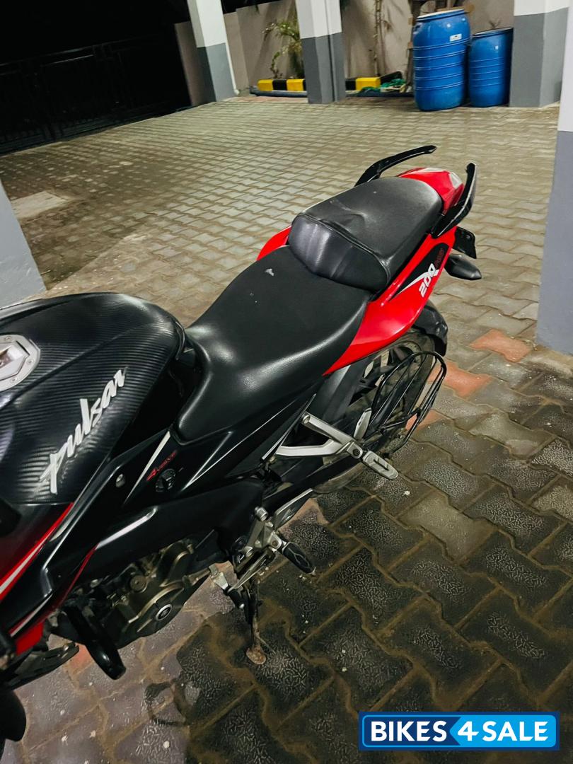 Black Bajaj Pulsar 200 NS
