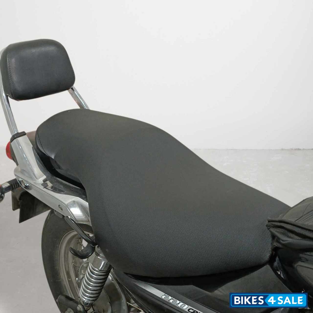 Bajaj Avenger Street 220