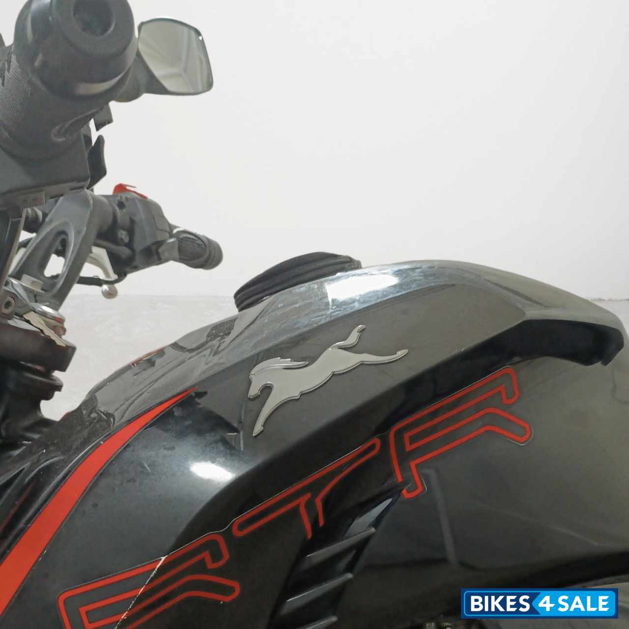 TVS Apache RTR 200 4V