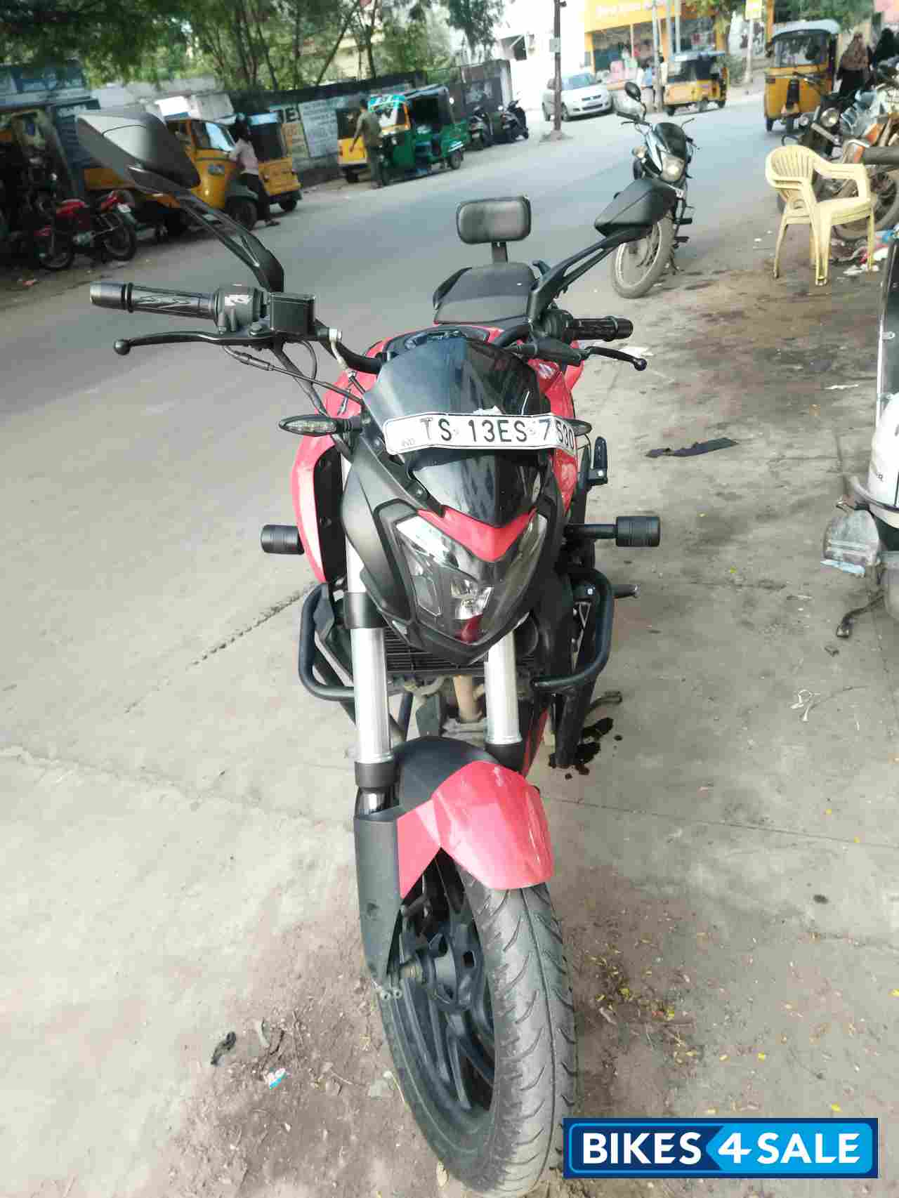 Red Bajaj Dominar 250