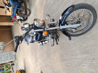 Black Bajaj Avenger 220 DTS-i