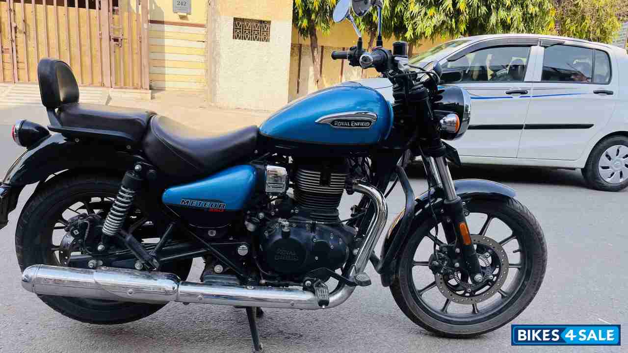Blue Royal Enfield Meteor 350 Supernova