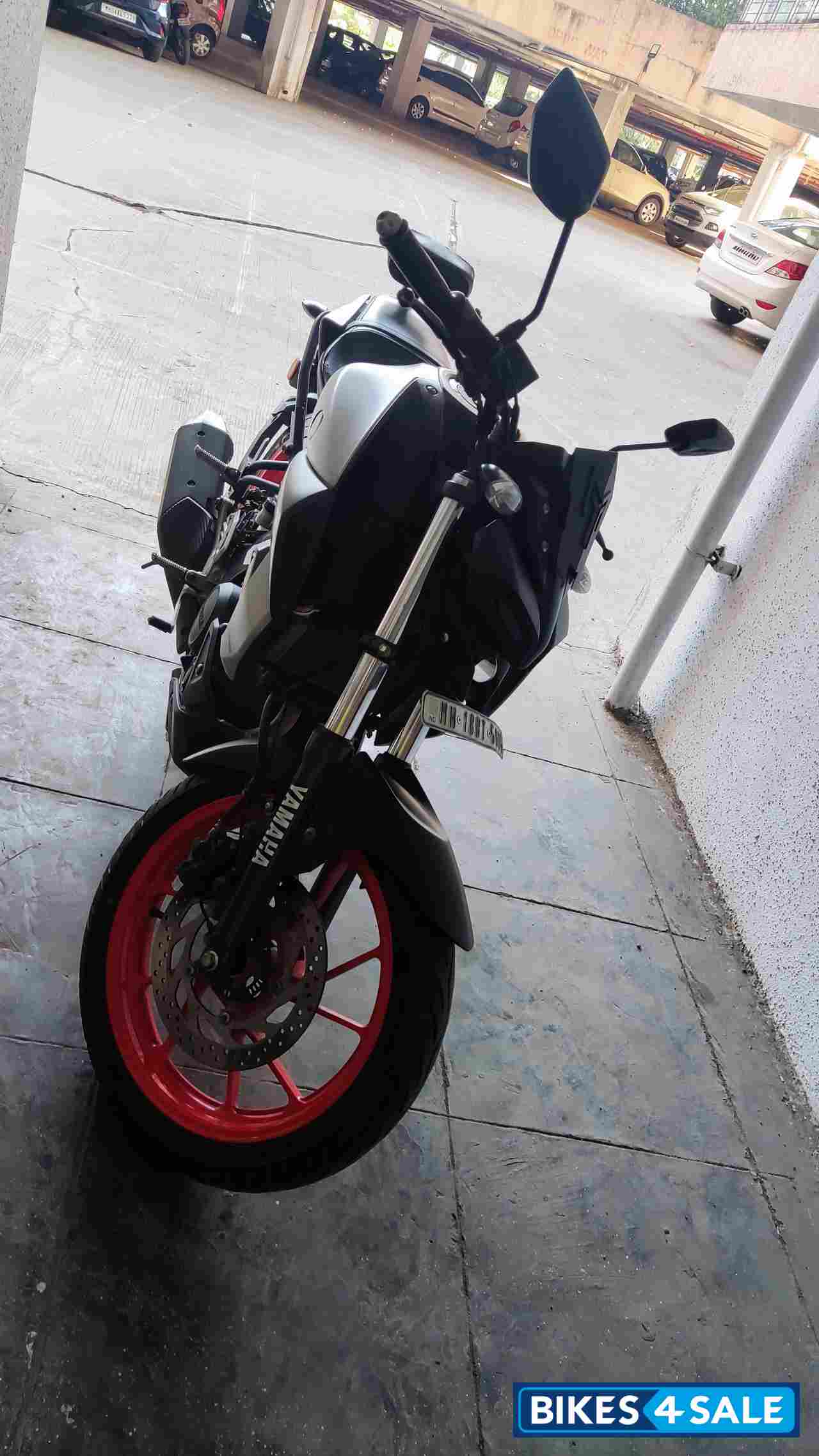 White And Black Yamaha MT-15 BS6 White And Black Yamaha MT-15 BS6