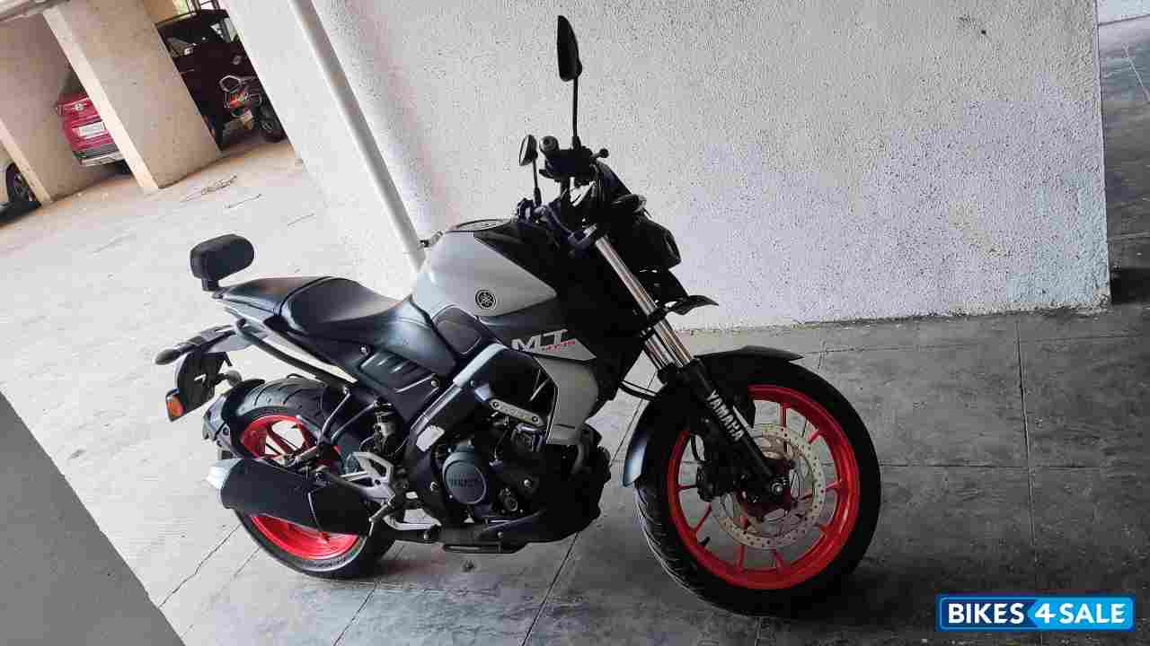 White And Black Yamaha MT-15 BS6 White And Black Yamaha MT-15 BS6