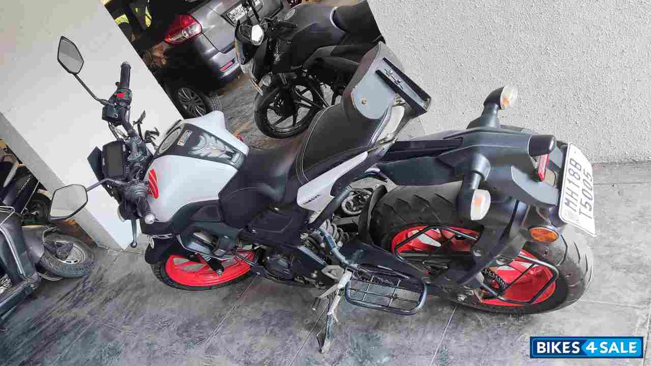 White And Black Yamaha MT-15 BS6 White And Black Yamaha MT-15 BS6
