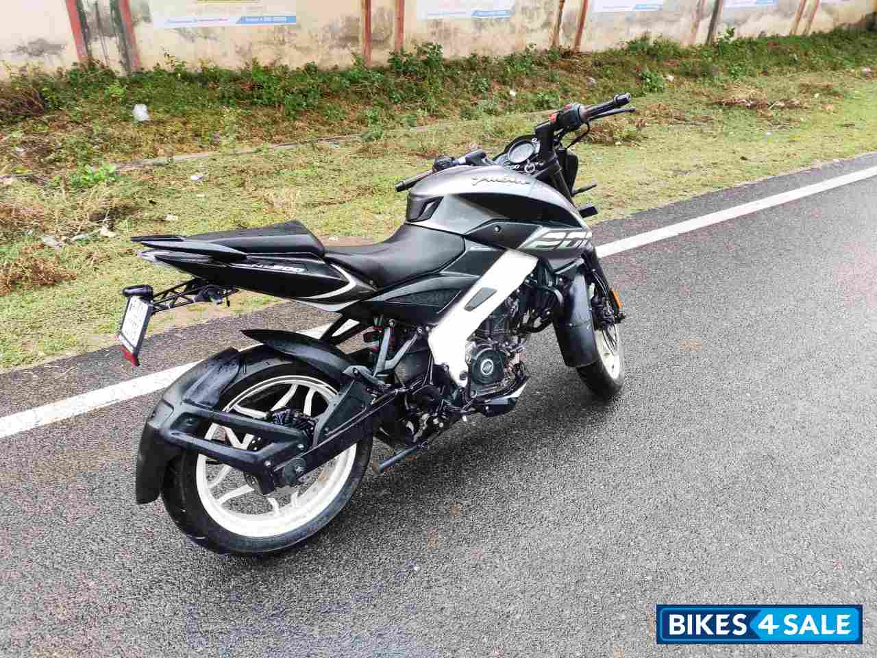 Lavish Black Color With White  Bajaj Pulsar NS 200 BS6