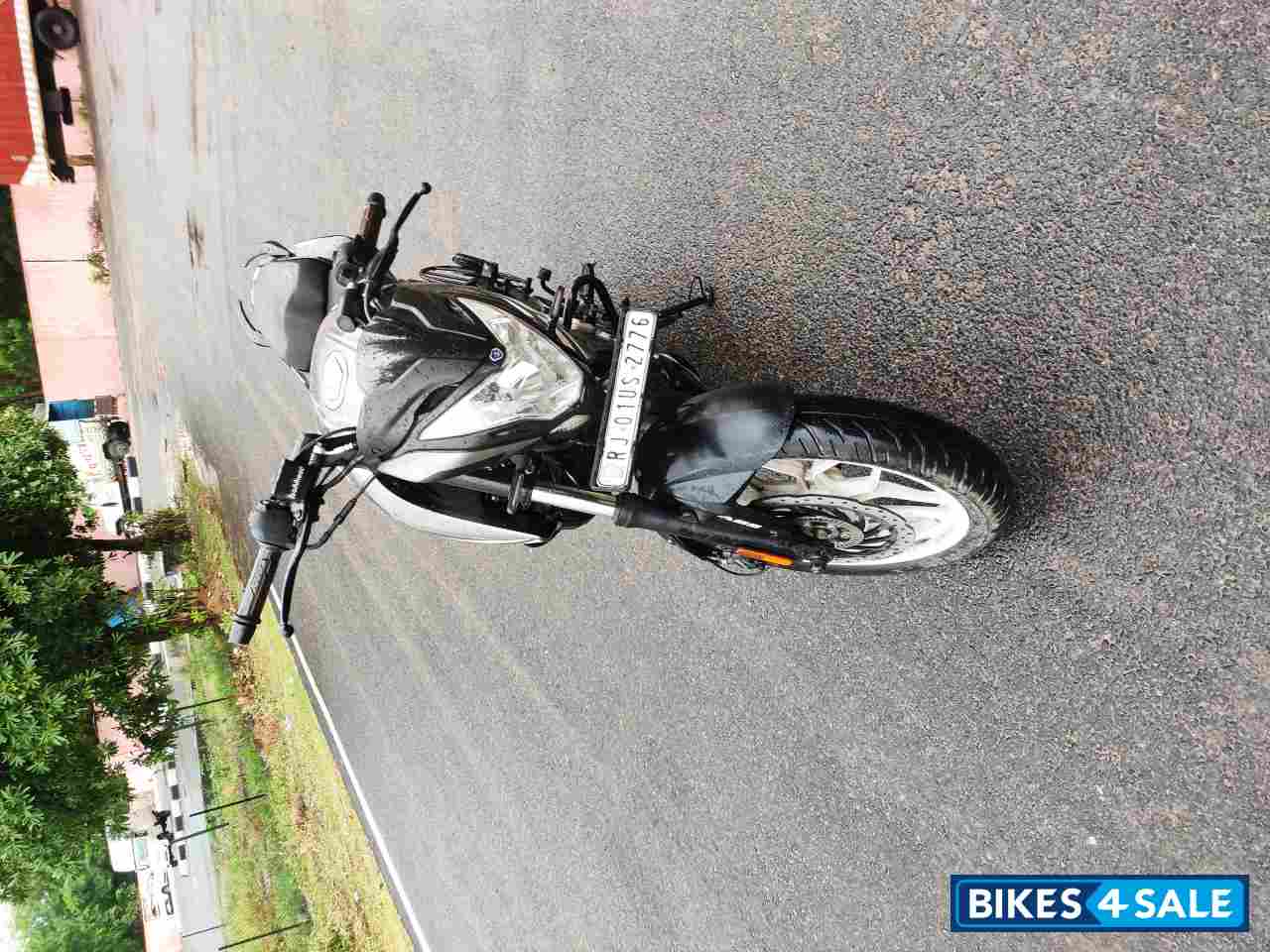 Lavish Black Color With White  Bajaj Pulsar NS 200 BS6