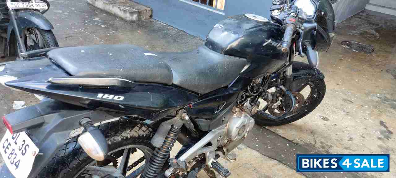 Black Bajaj Pulsar 180 DTSi