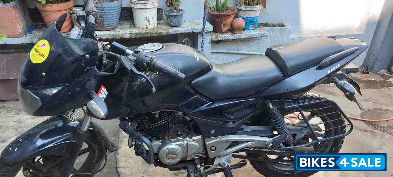 Black Bajaj Pulsar 180 DTSi
