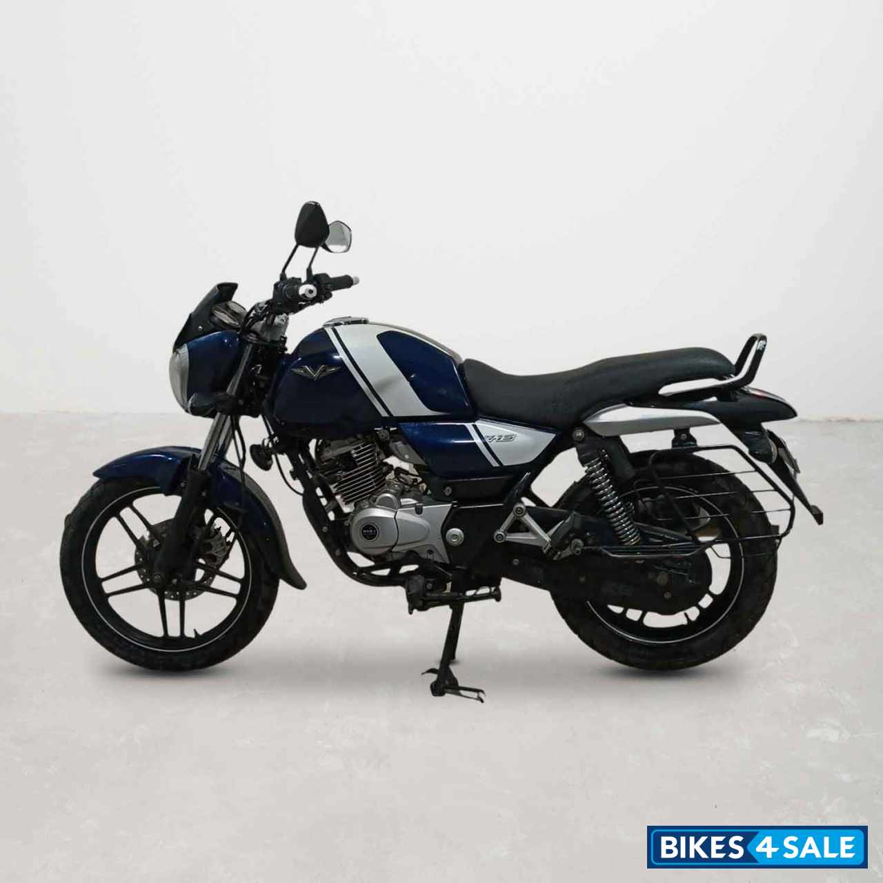 Bajaj V15