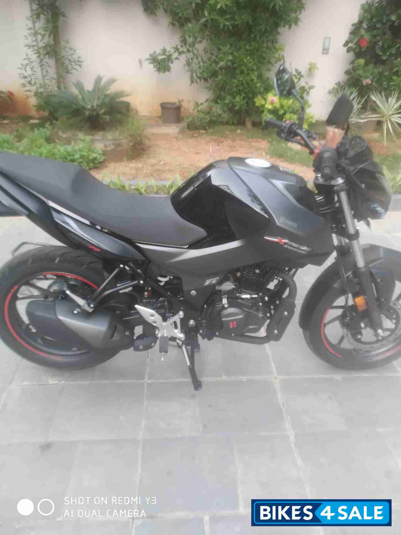 Black Hero Xtreme 160R Stealth Edition