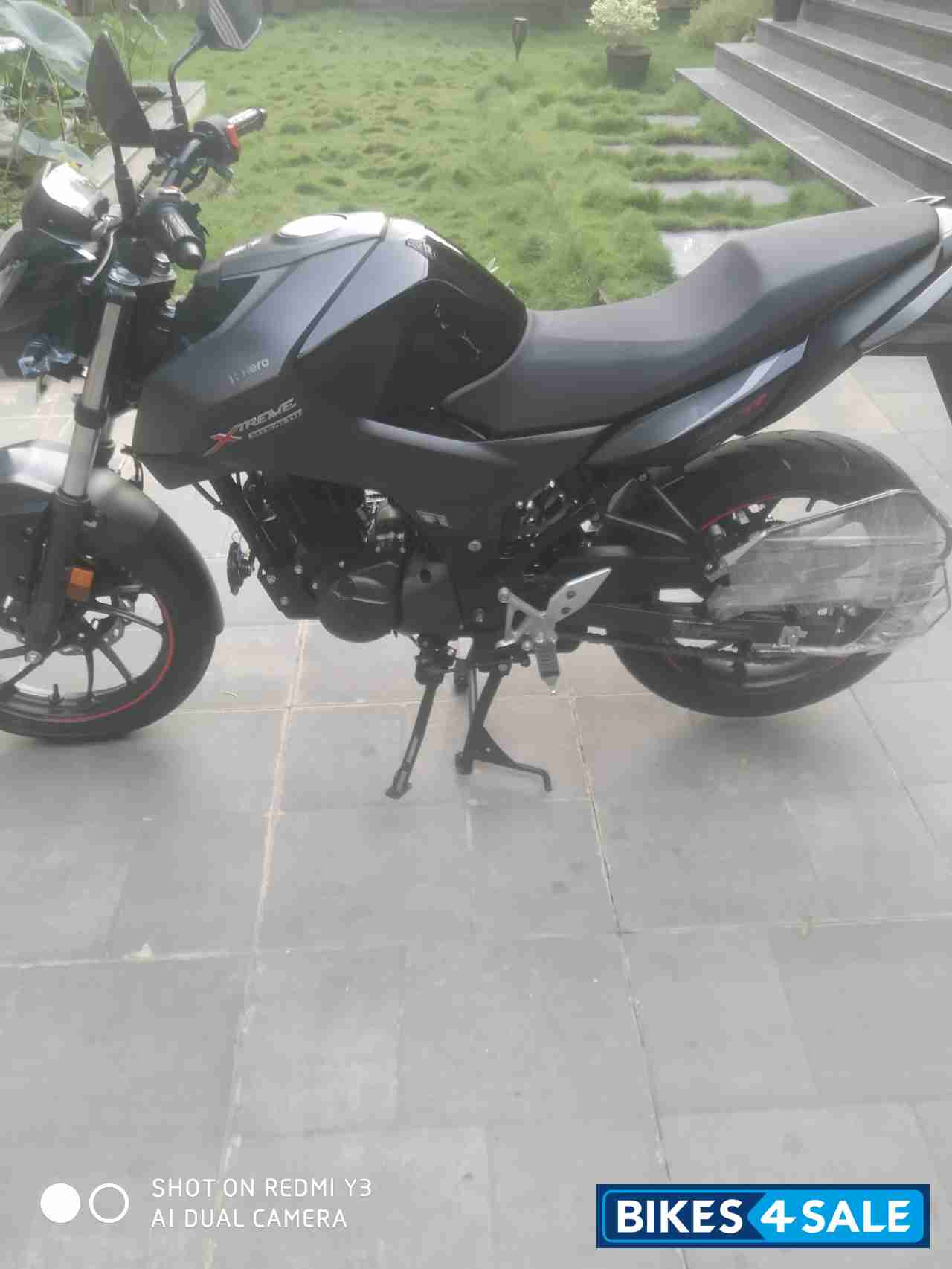 Black Hero Xtreme 160R Stealth Edition