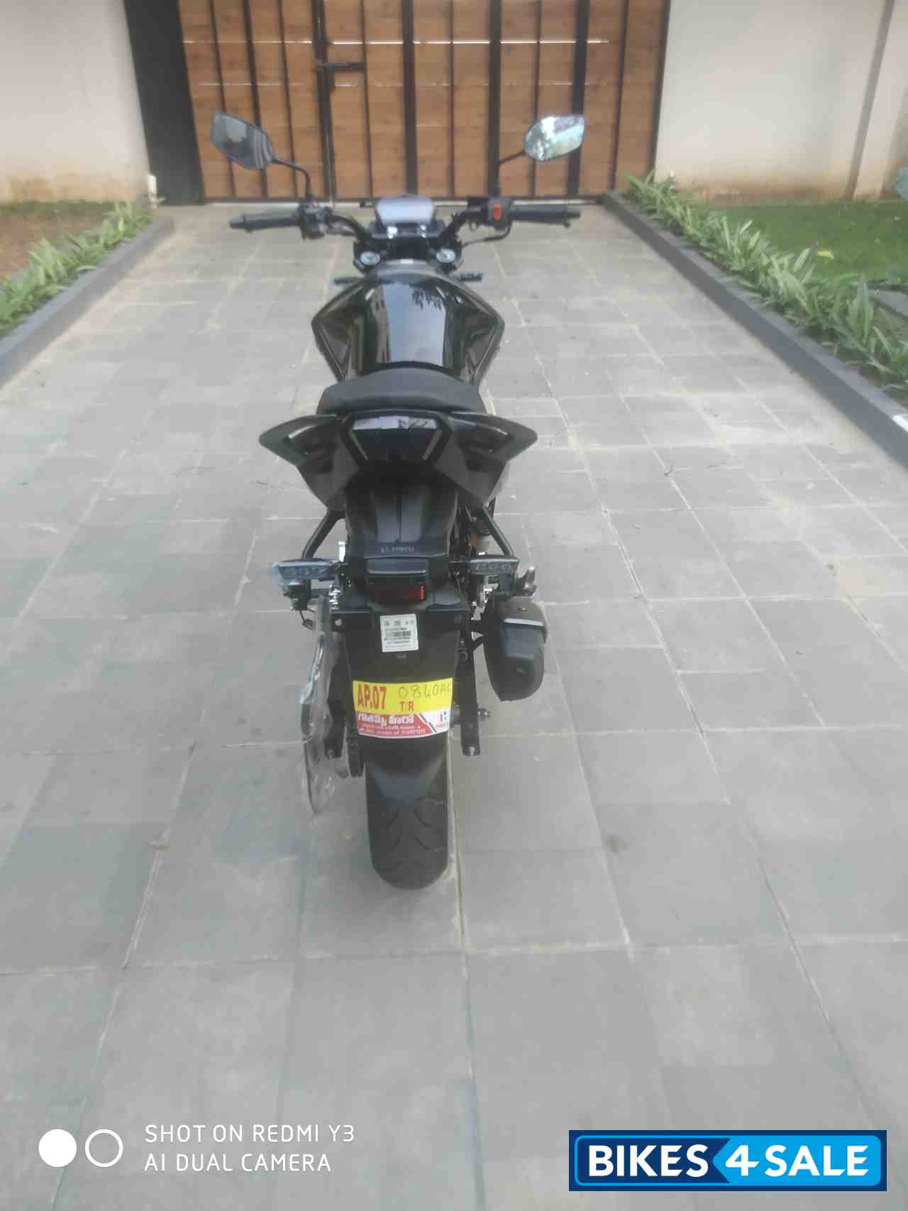 Black Hero Xtreme 160R Stealth Edition