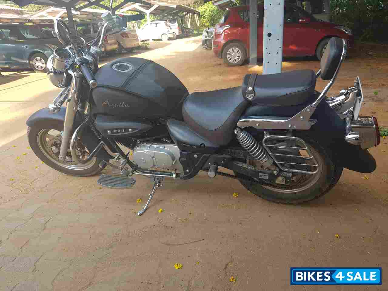 Matt Black Hyosung Aquila GV250