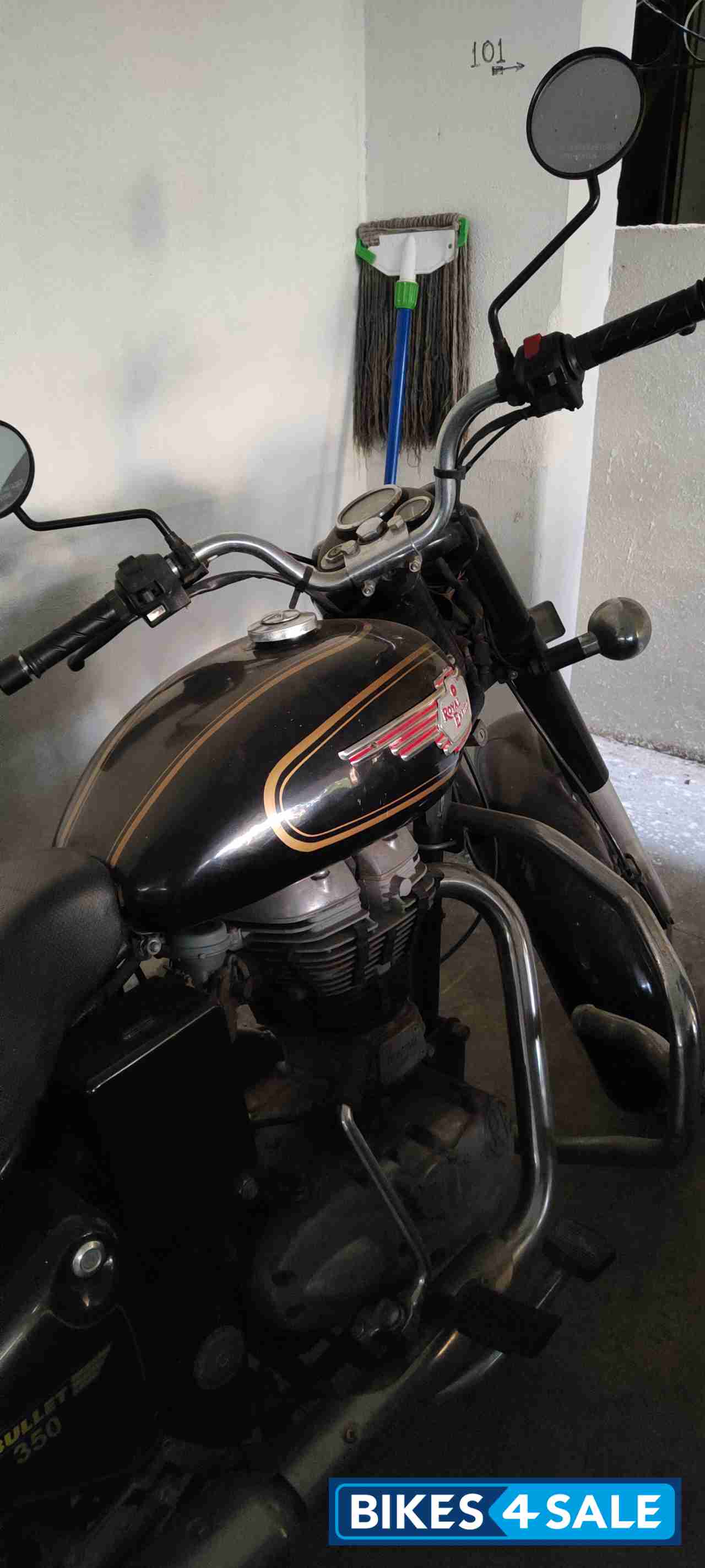 Black Royal Enfield Bullet Standard 350 Black Royal Enfield Bullet Standard 350