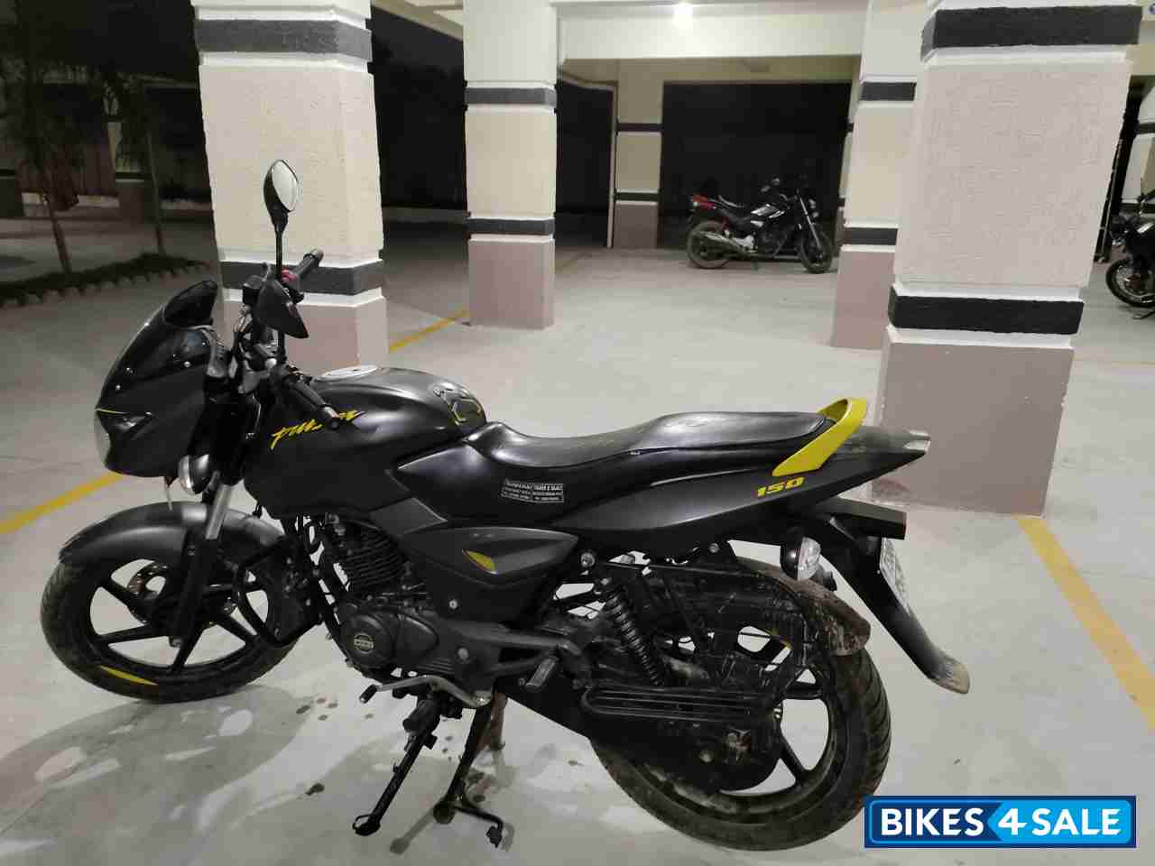 Bajaj Pulsar 150 Neon