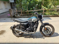 Yezdi Scrambler Dual Tone