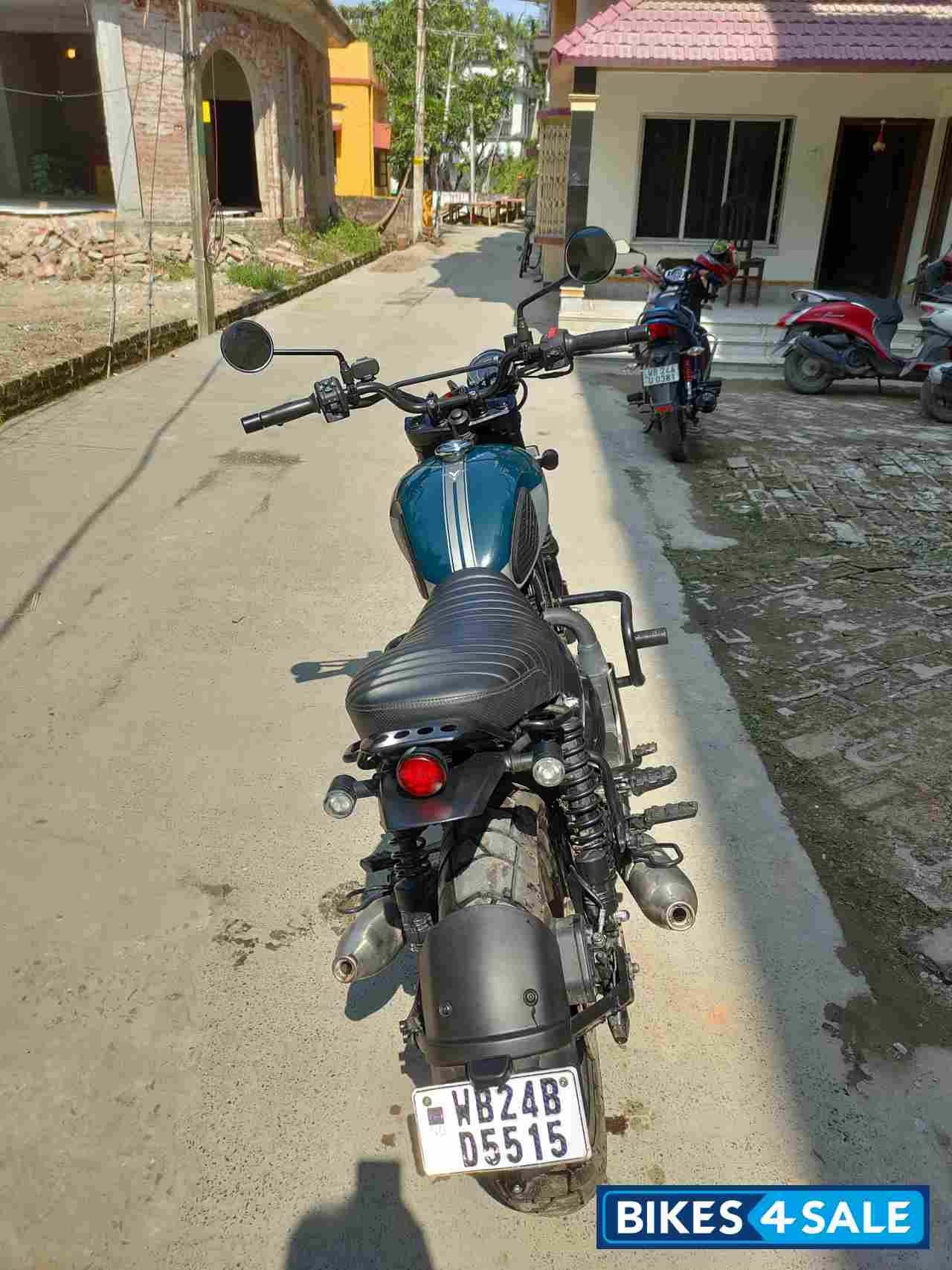 Yezdi Scrambler Dual Tone Yezdi Scrambler Dual Tone