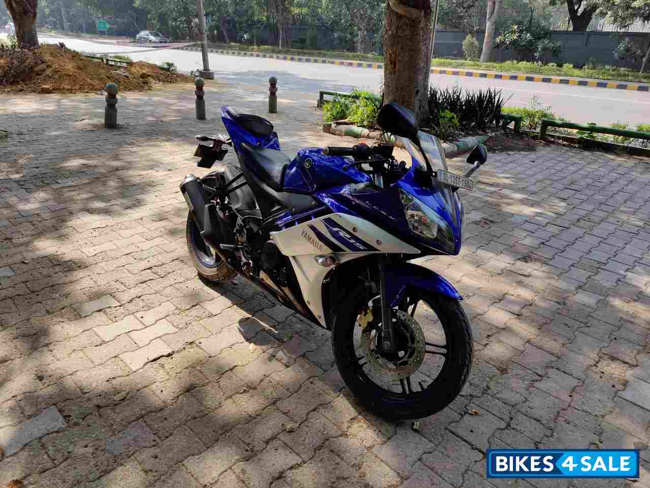 Blue Yamaha YZF R15 V2