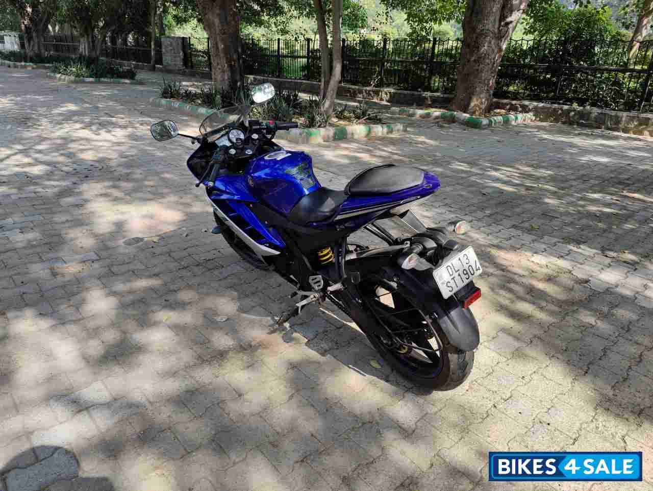 Blue Yamaha YZF R15 V2