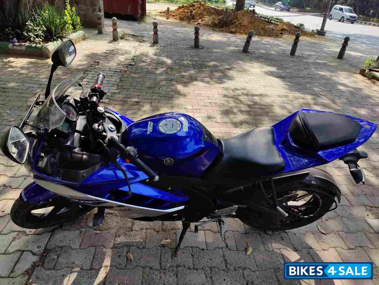 Blue Yamaha YZF R15 V2