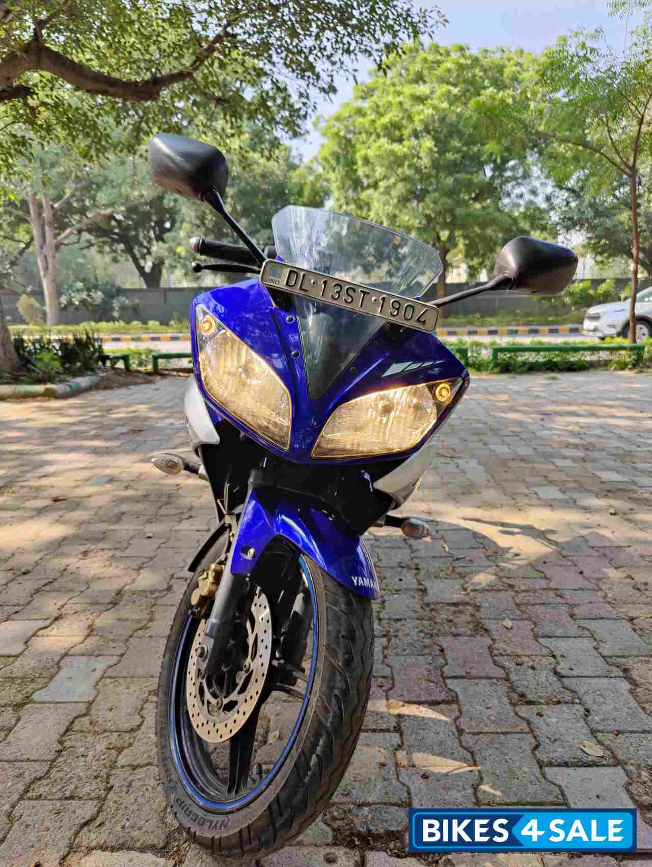 Blue Yamaha YZF R15 V2