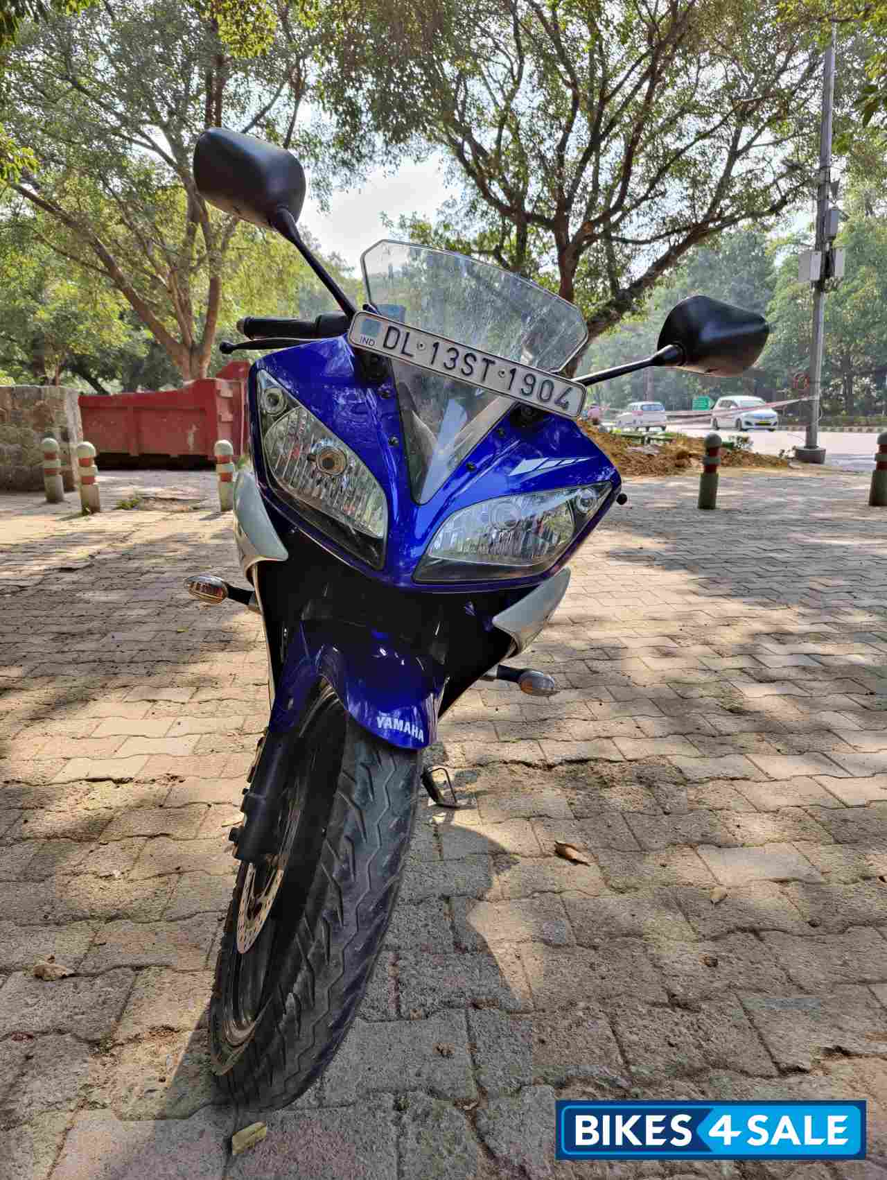 Blue Yamaha YZF R15 V2
