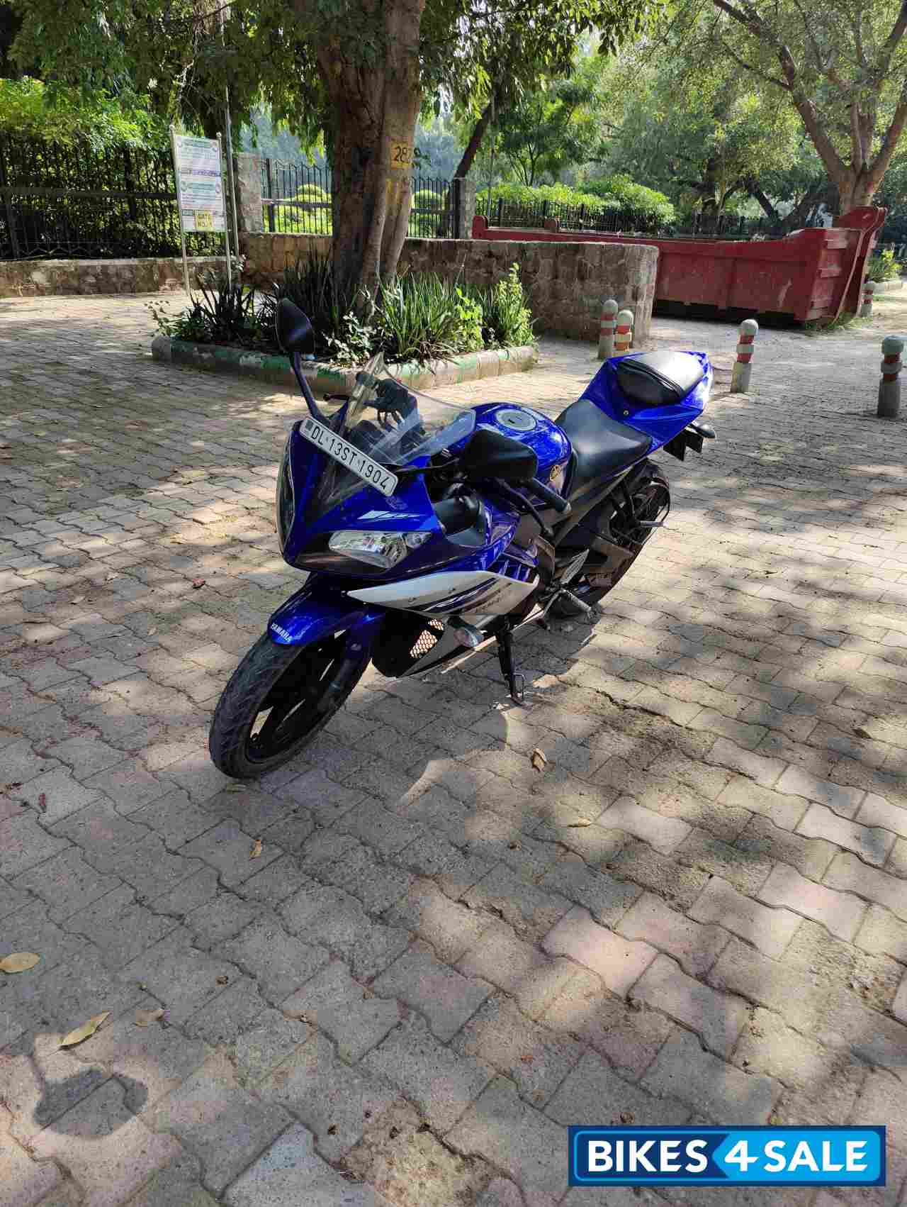 Blue Yamaha YZF R15 V2