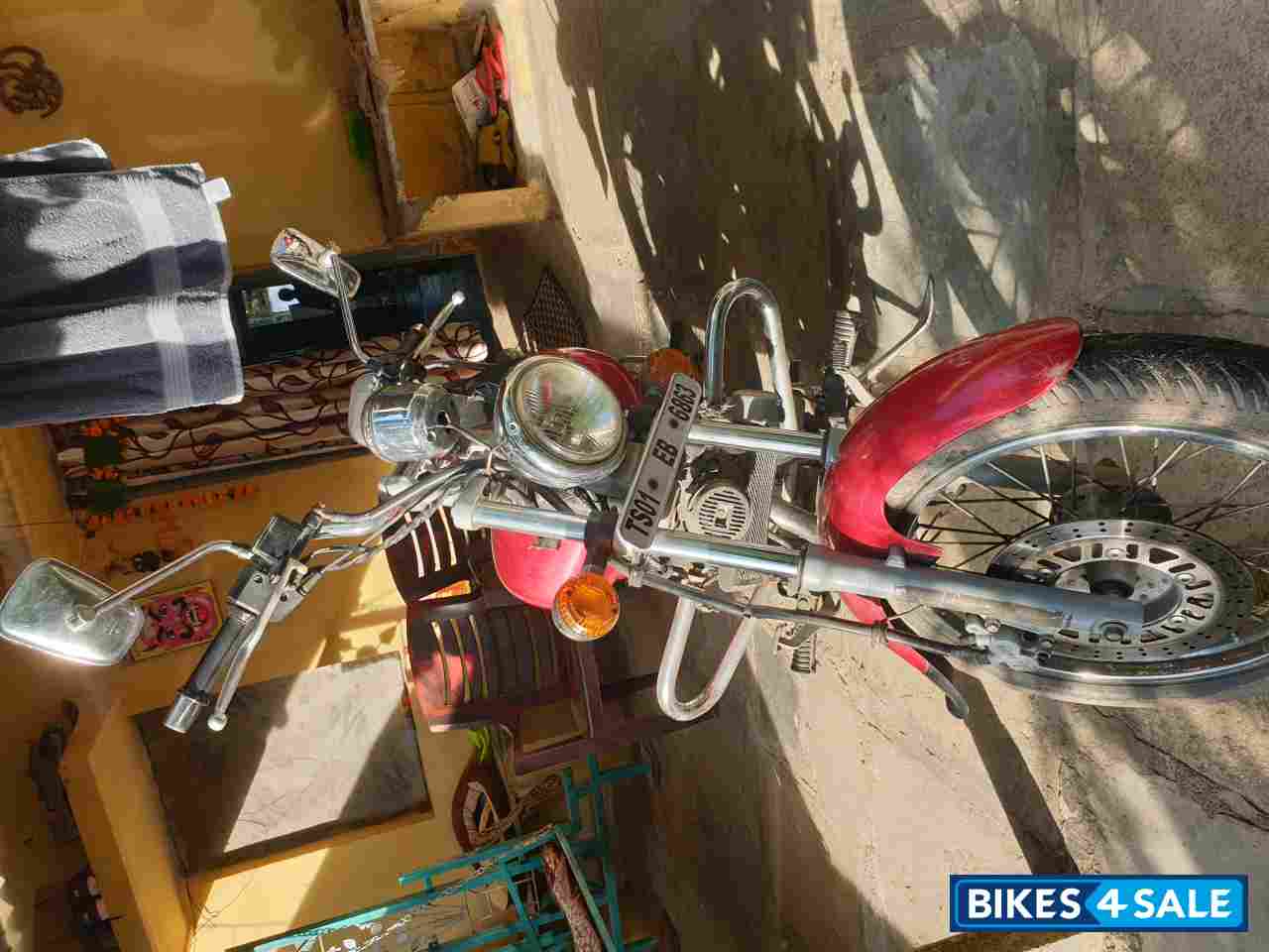 Red Bajaj Avenger 220 DTS-i Red Bajaj Avenger 220 DTS-i