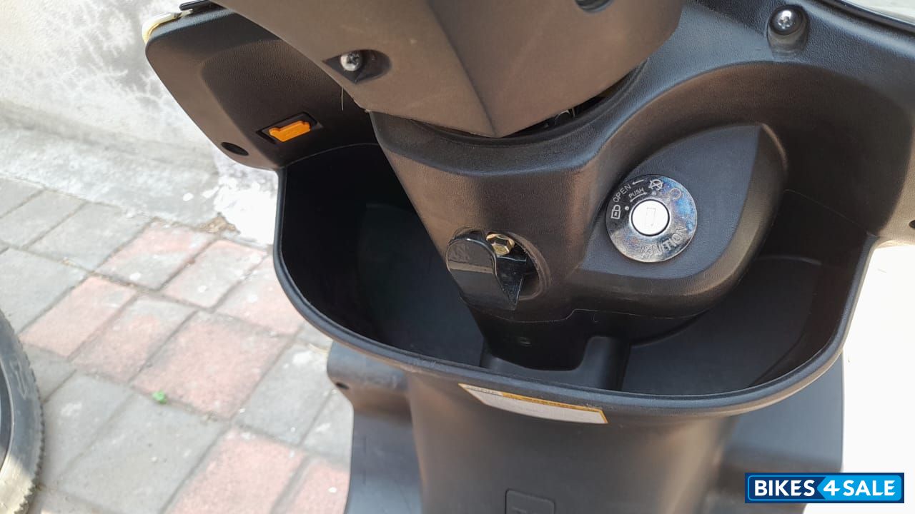 White Okaya Freedum LI-2 White Okaya Freedum LI-2