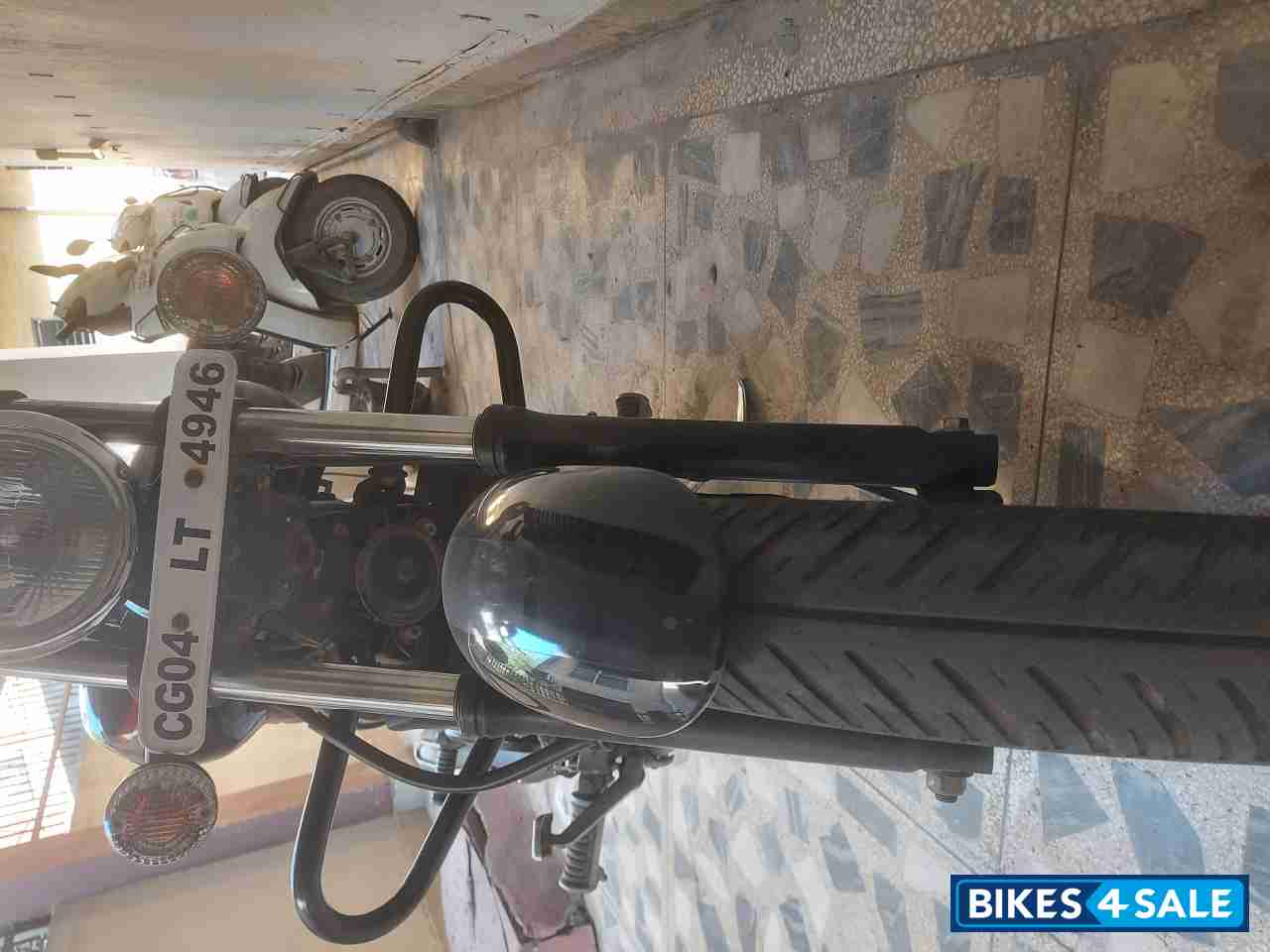 Black Bajaj Avenger Street 220