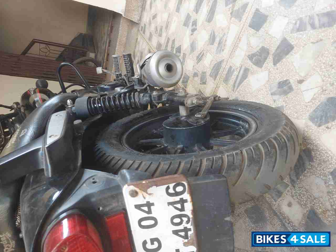 Black Bajaj Avenger Street 220