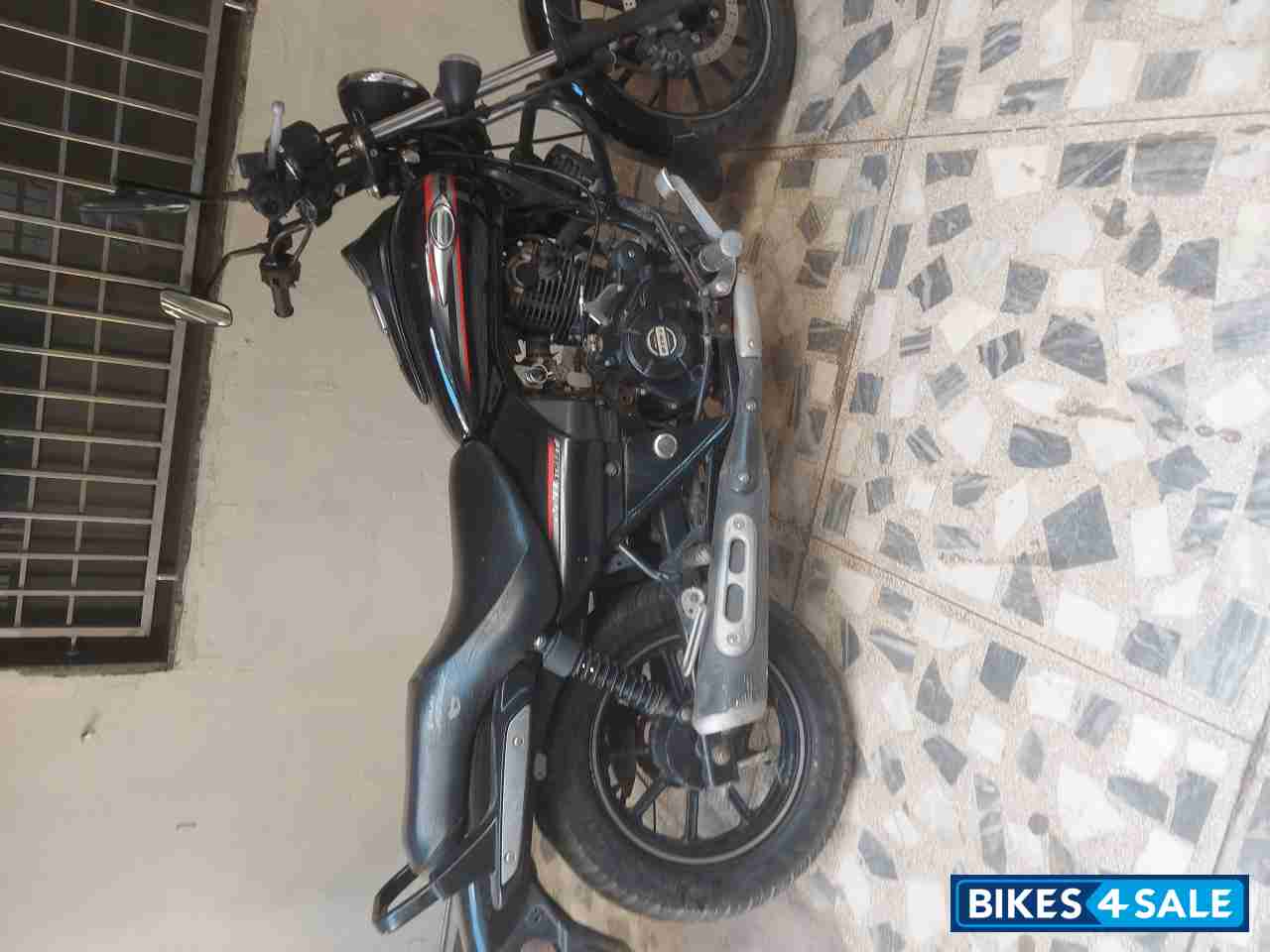 Black Bajaj Avenger Street 220