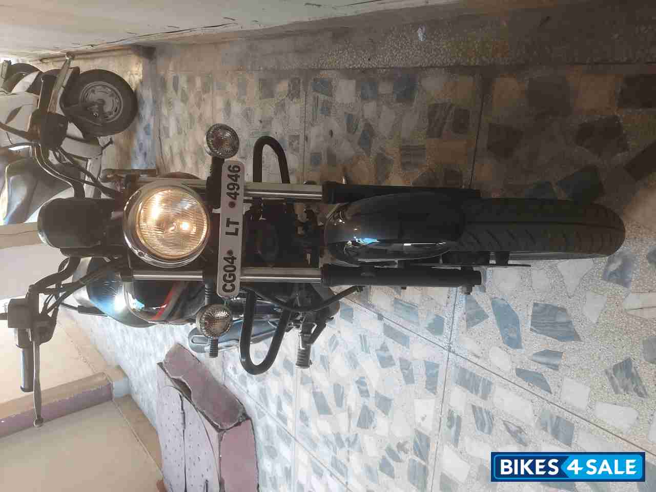 Black Bajaj Avenger Street 220