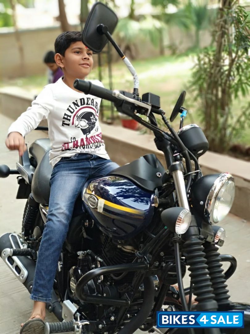 Blue Bajaj Avenger Street 150