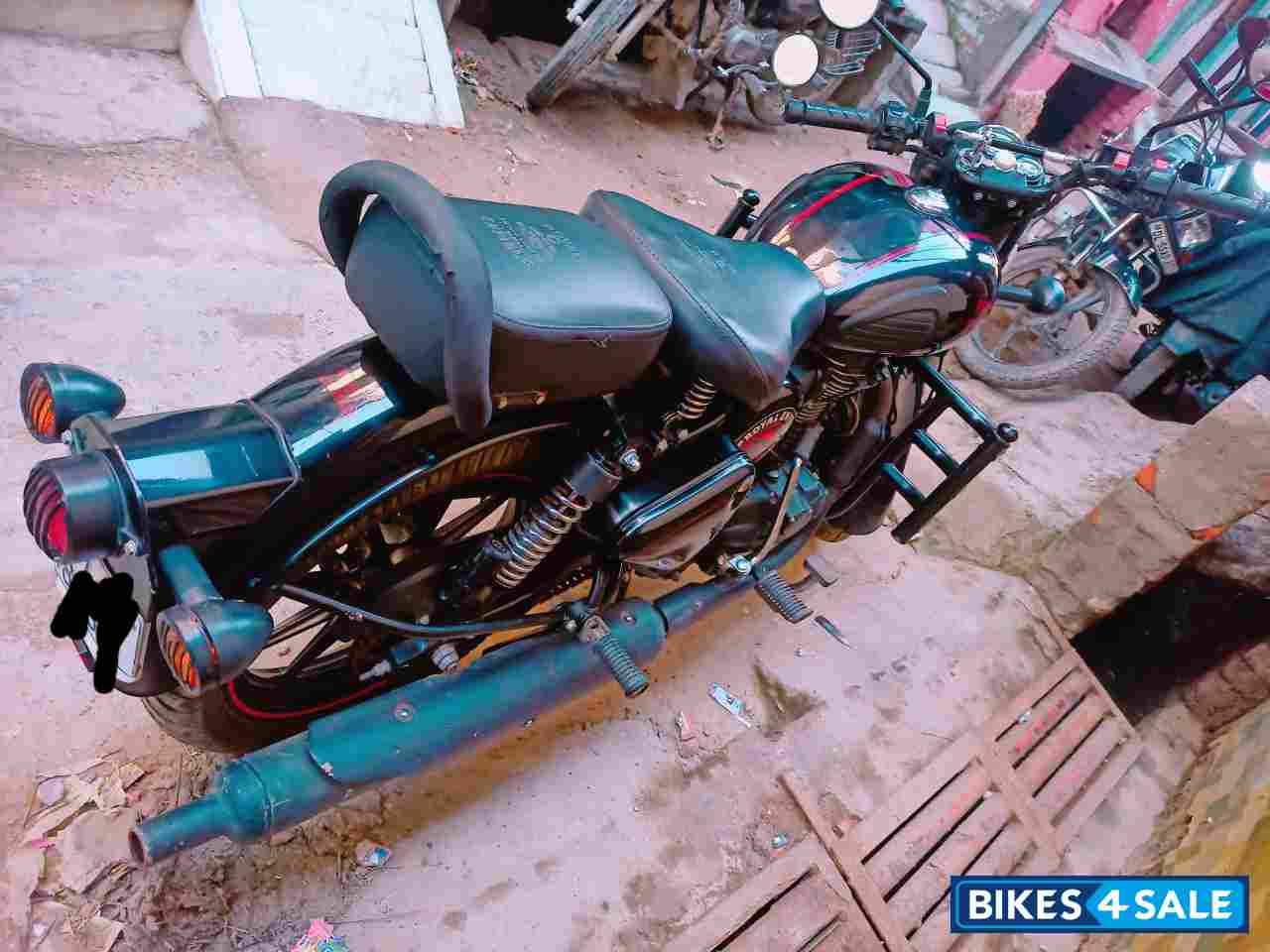 Royal Enfield Classic Stealth Black