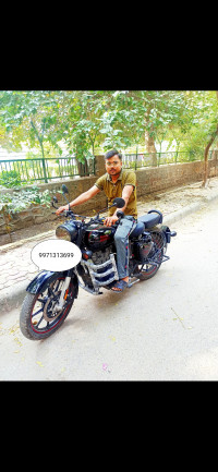 Royal Enfield Classic Stealth Black