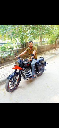 Royal Enfield Classic Stealth Black