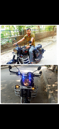 Royal Enfield Classic Stealth Black