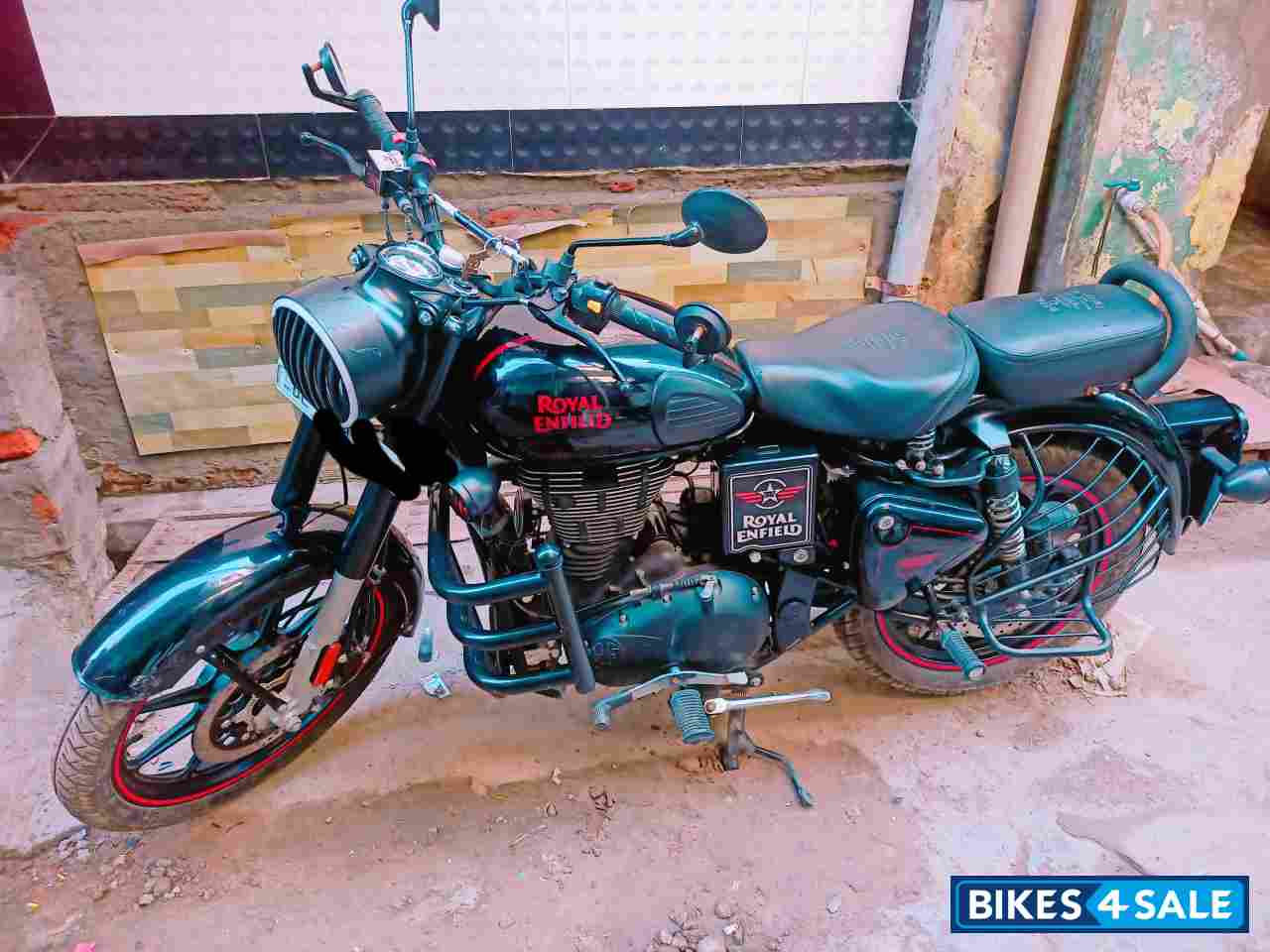 Royal Enfield Classic Stealth Black