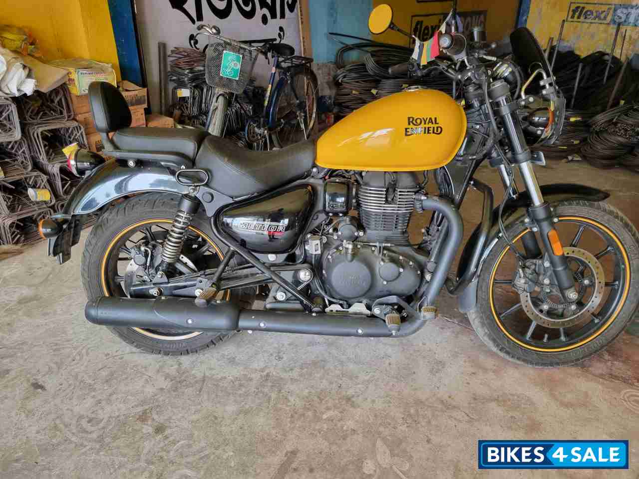 Yellow Royal Enfield Meteor 350