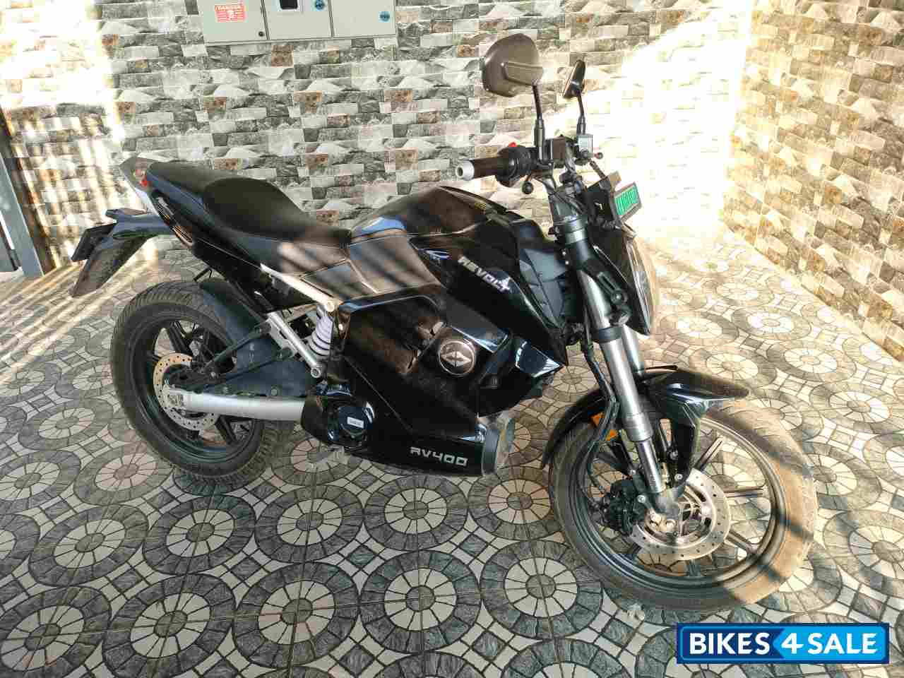 Revolt RV 400 Revolt RV 400